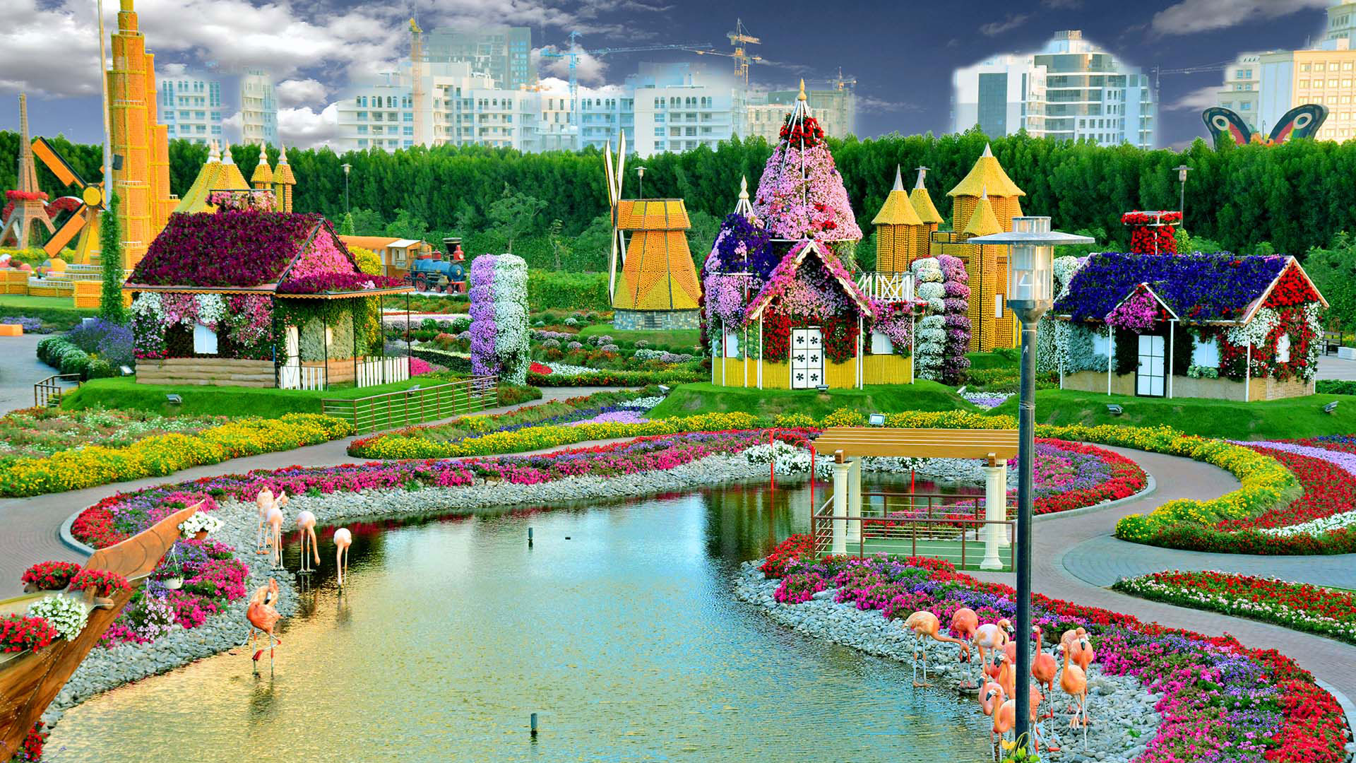 The world's largest natural flower park: Dubai Miracle Garden – Amusement  Logic