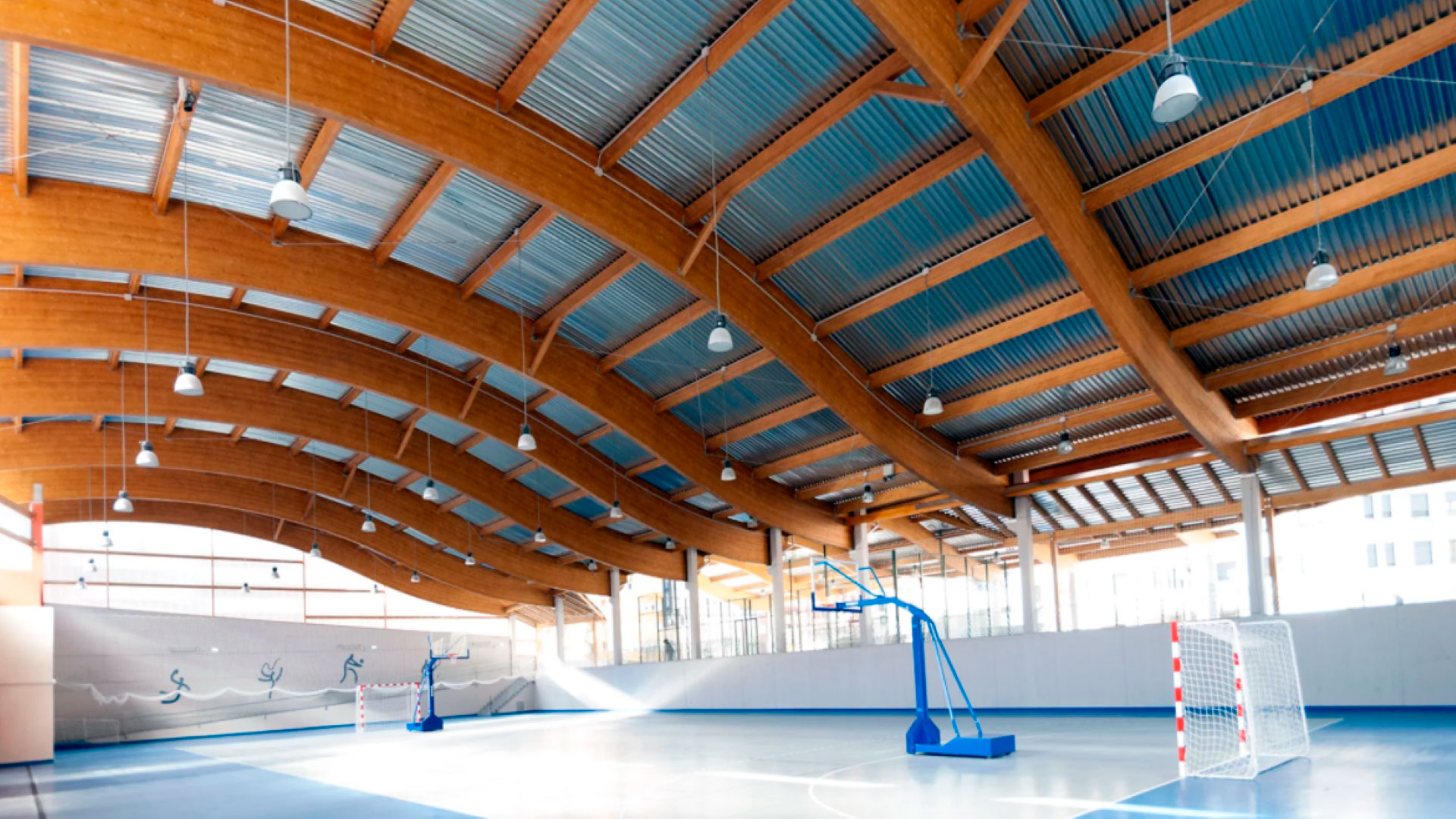 Timber structures in the construction of sports facilities