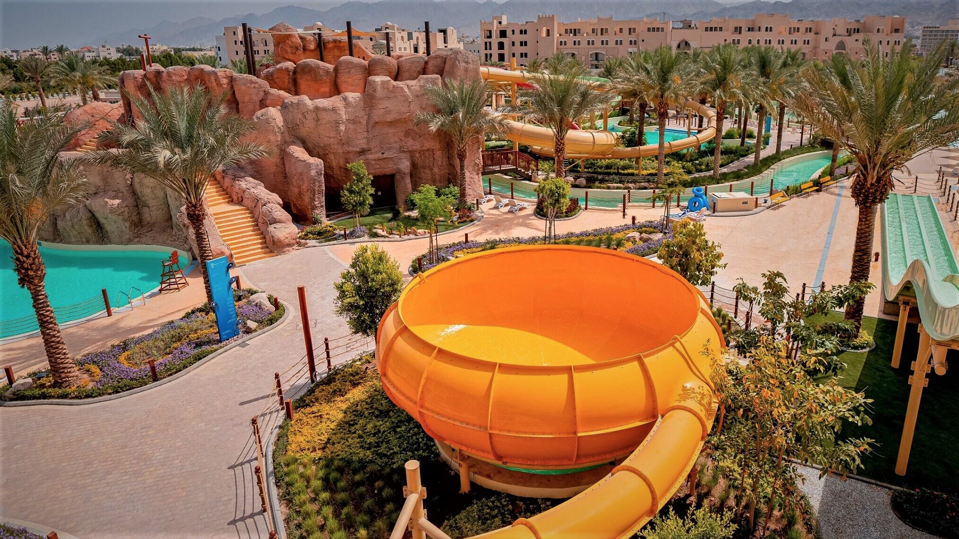 Outdoor paving in water parks