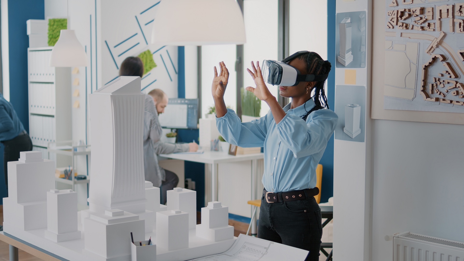 The BIM model in Virtual Reality and Augmented Reality