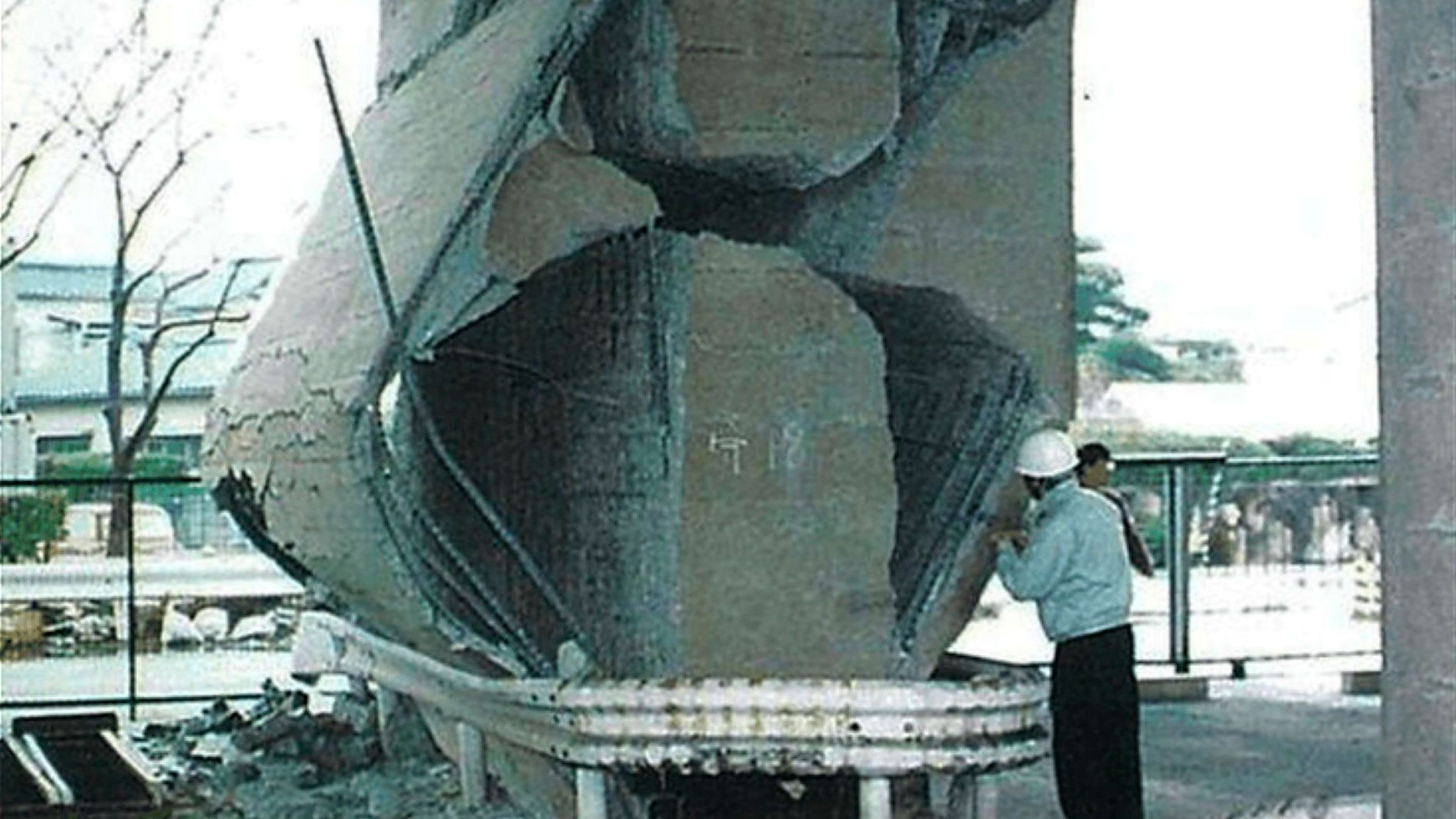 Failures in reinforced concrete columns