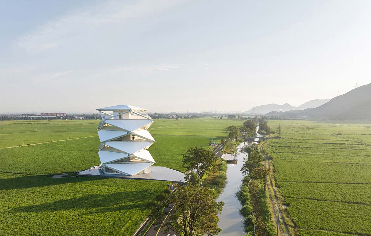 Singular architecture: The Lantern in the Paddy Field, China