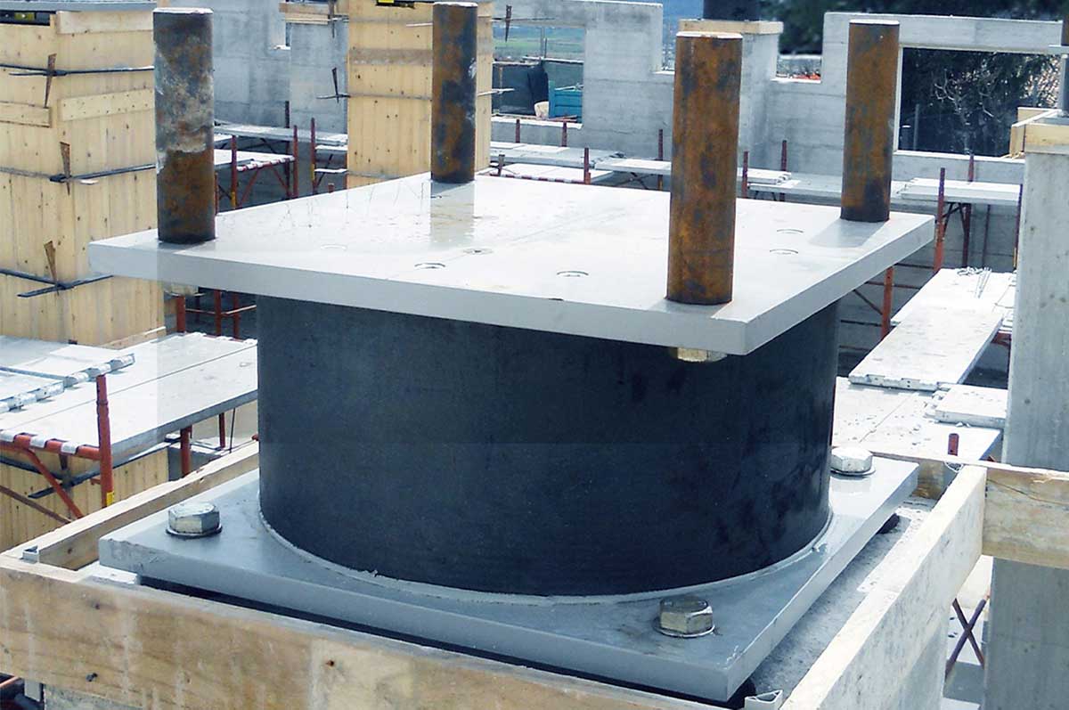 Architecture and construction: structural seismic isolators