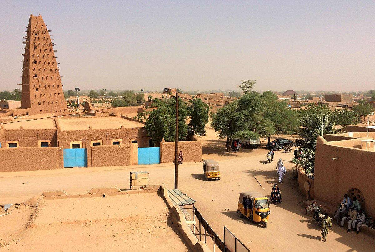 The world’s tallest adobe structure, Agadez, Niger (+VIDEO)