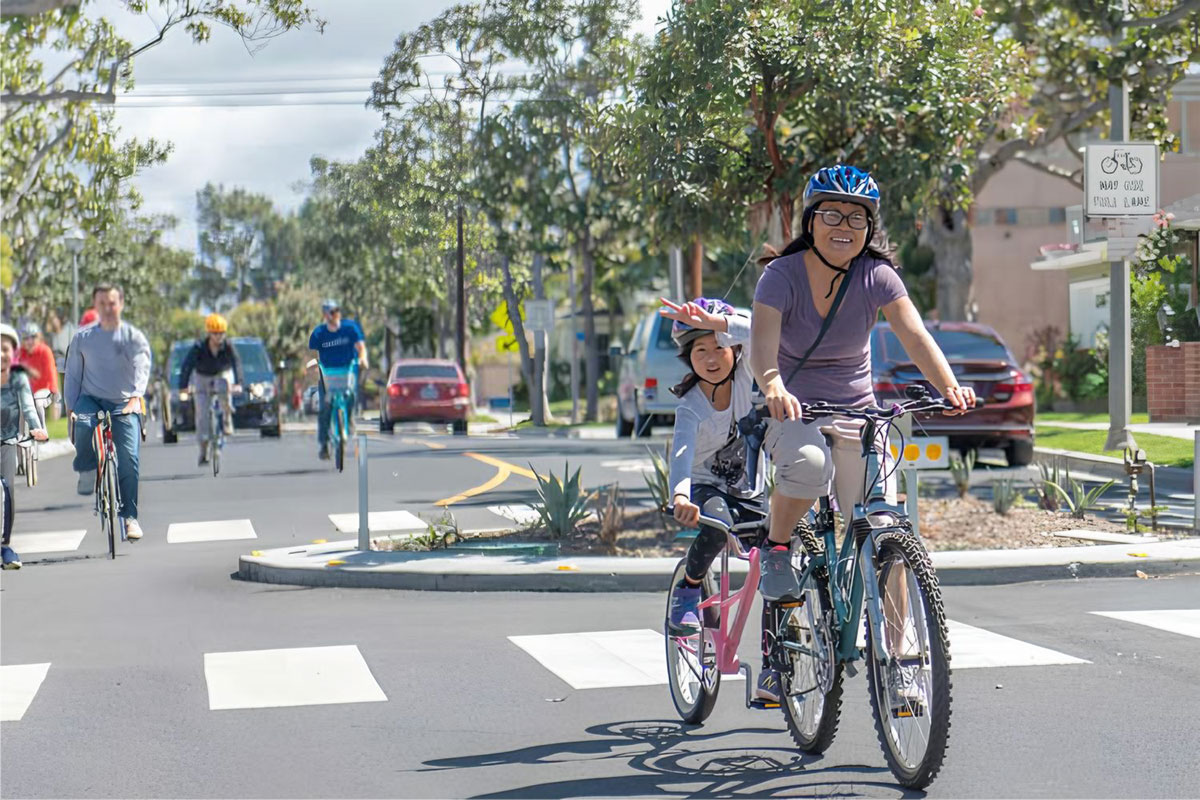 Urban planning: neither street nor road, “complete street”