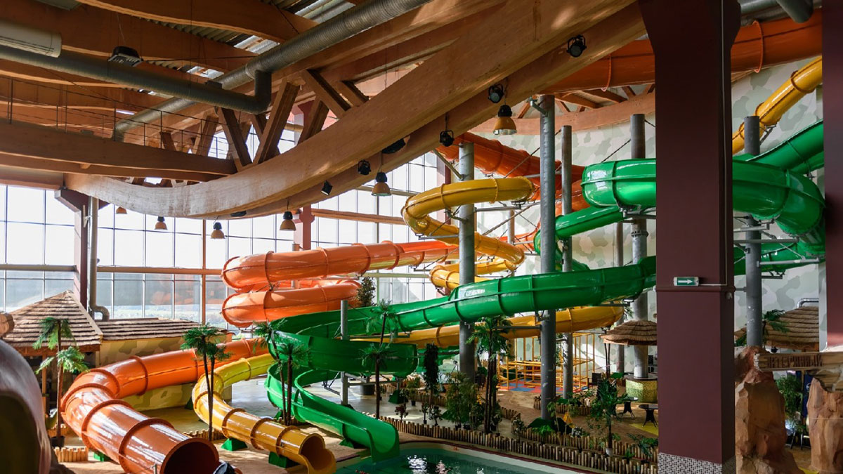 Application of timber structures on the roofs of water attractions