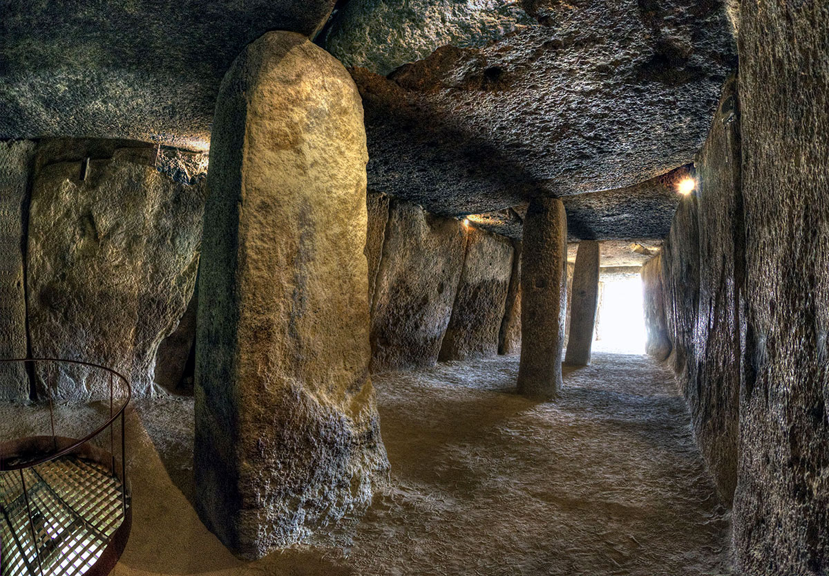 Secrets of megalithic architecture: the Menga dolmen Foto 03