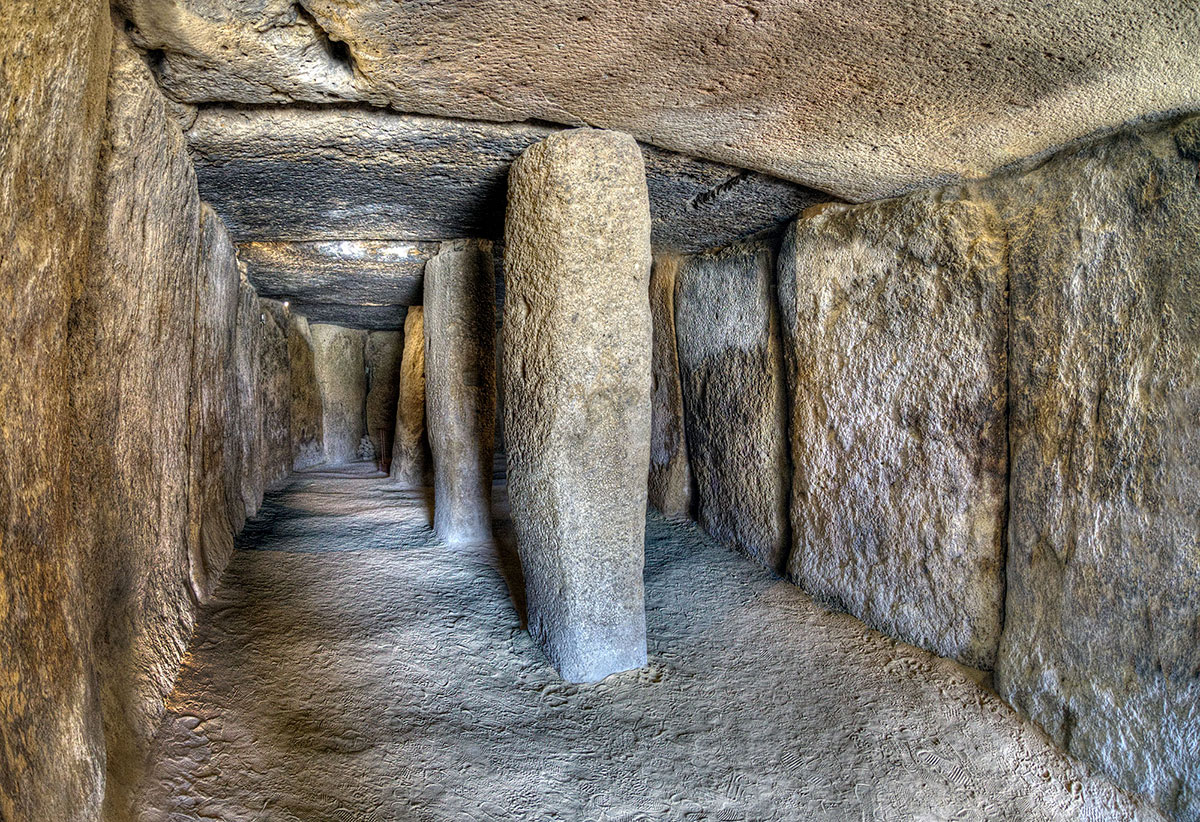 Secrets of megalithic architecture: the Menga dolmen Foto 04