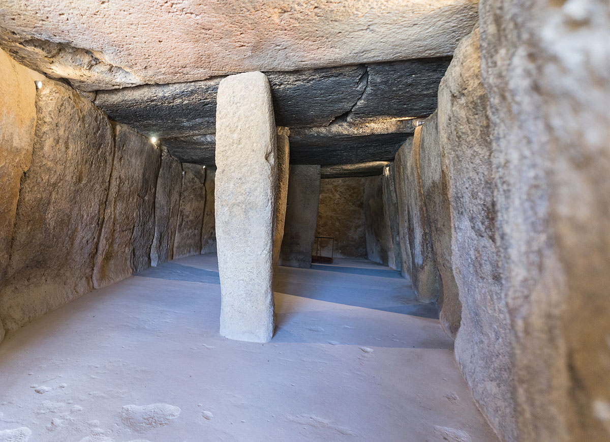 Secrets of megalithic architecture: the Menga dolmen Foto 07