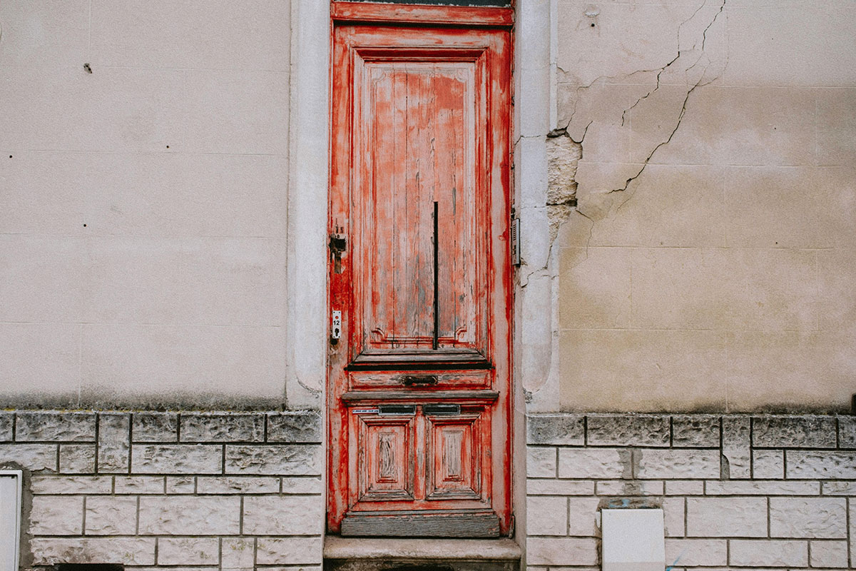 Stitching cracks on historic building façades