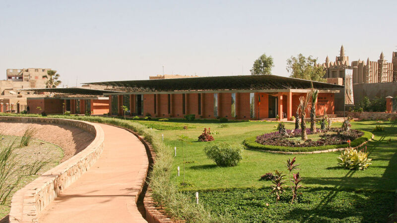 Low-tech architecture, how and why