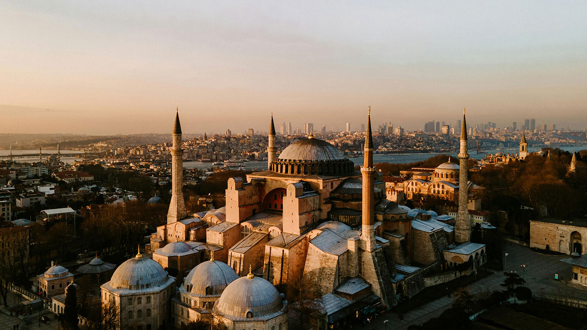 Natural light in Byzantine architecture