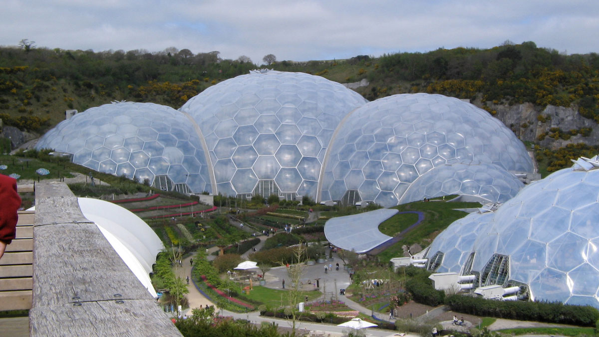 Biodomes in the desert: architecture as a climate frontier in the UAE