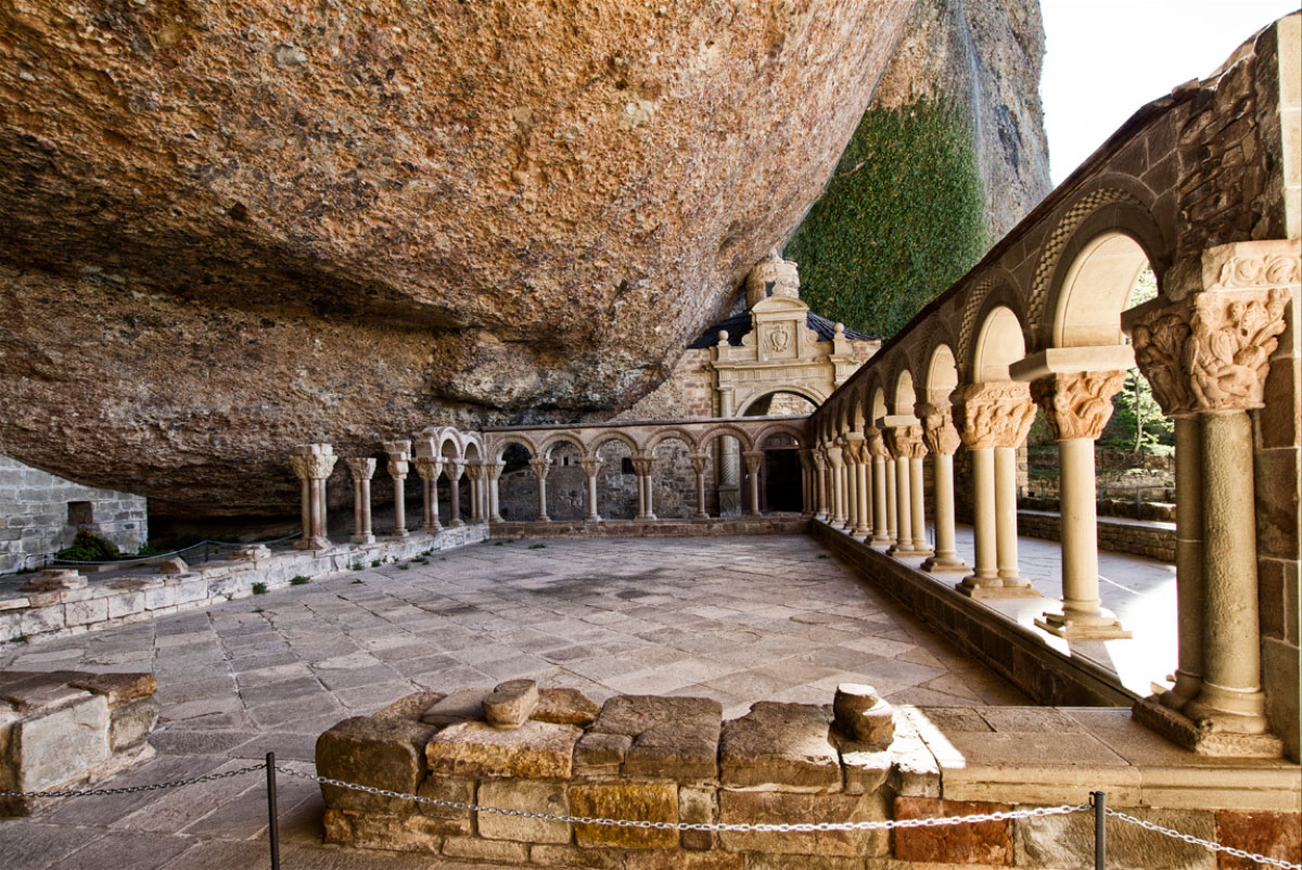 Light in architecture: the Romanesque version of architecture