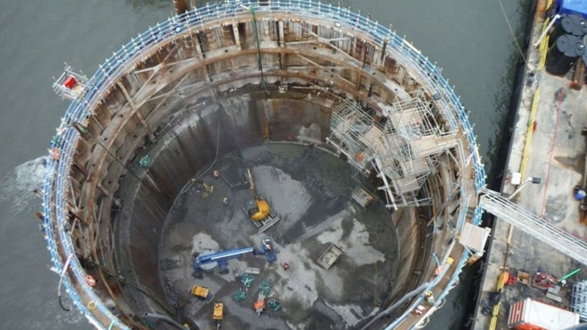 Construction of structures in underwater conditions