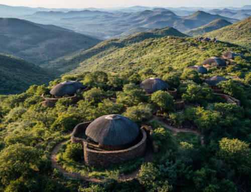 Circular cabins, architecture of respect