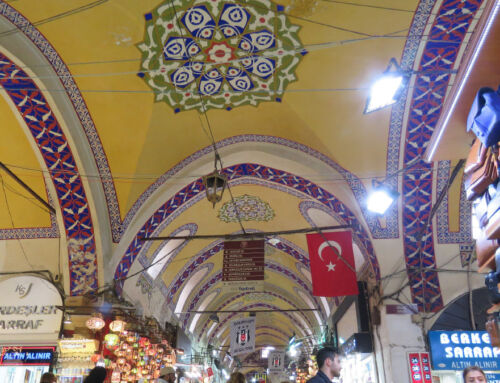 History of architecture: Istanbul Grand Bazaar, the oldest and largest covered market in the world