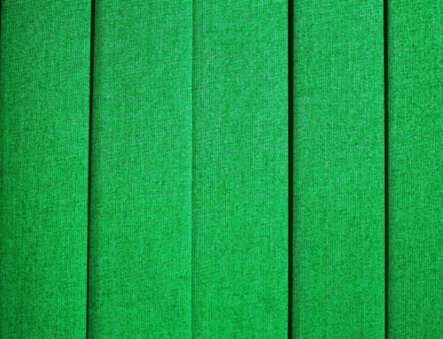 Design tricks in water parks, theme parks and amusement parks: disappearing greenery