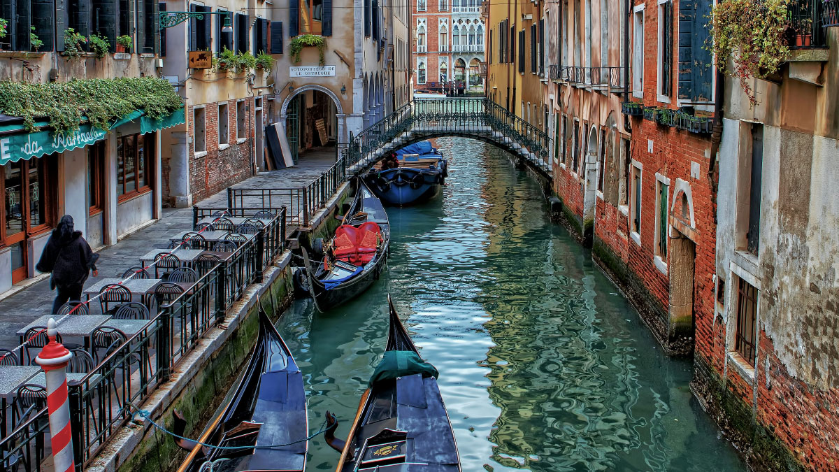 Deep foundations: the example of Venice