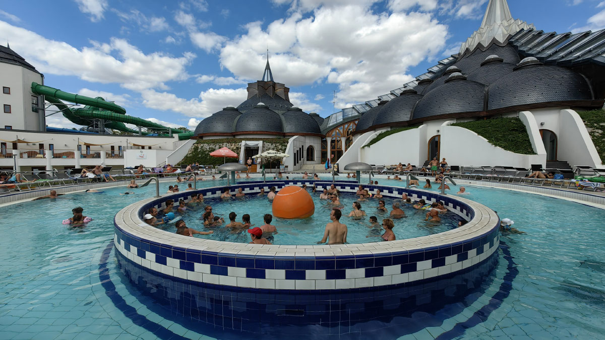 Architecture and well-being: Makó Thermal Spa, Hungary